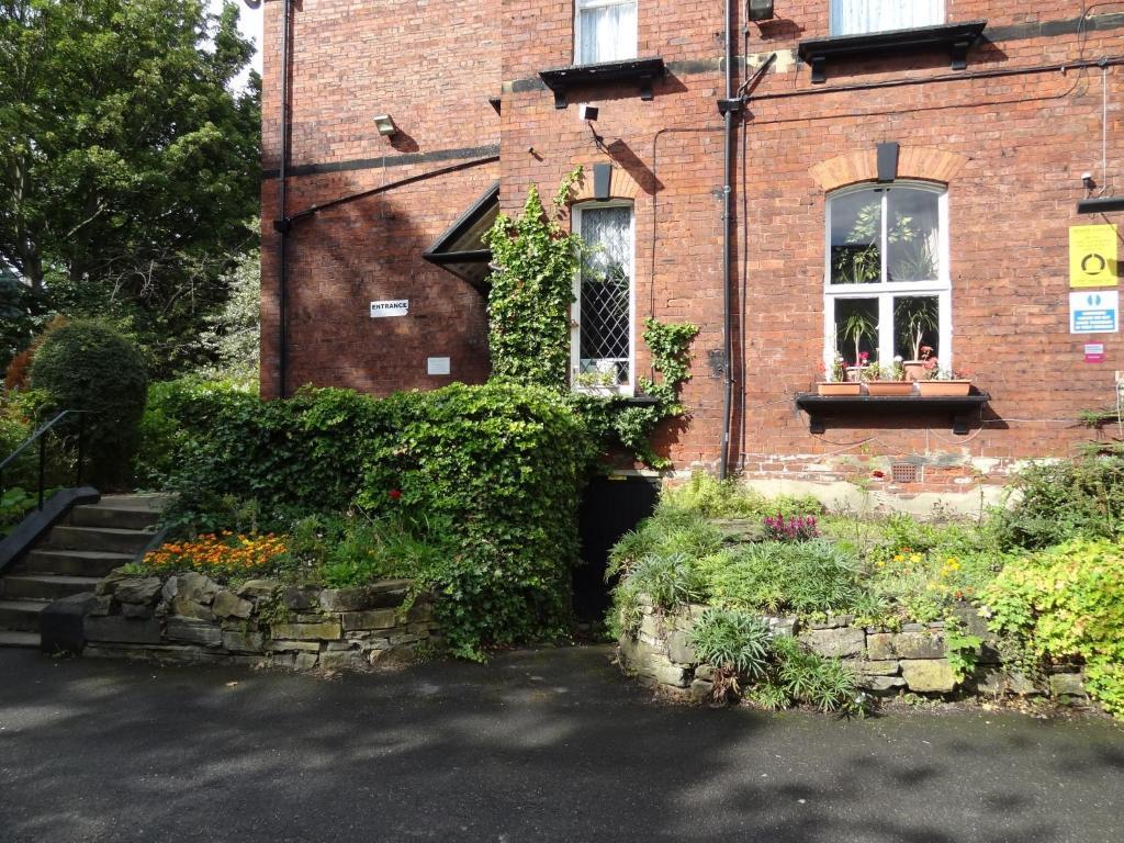 Oak 3* Leeds (West Yorkshire)