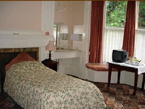 Oak Hotel